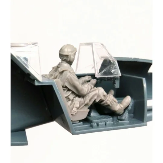 Bf 109G German Pilot, seated (for Eduard kits), 1/48 - CMK 129-F48368