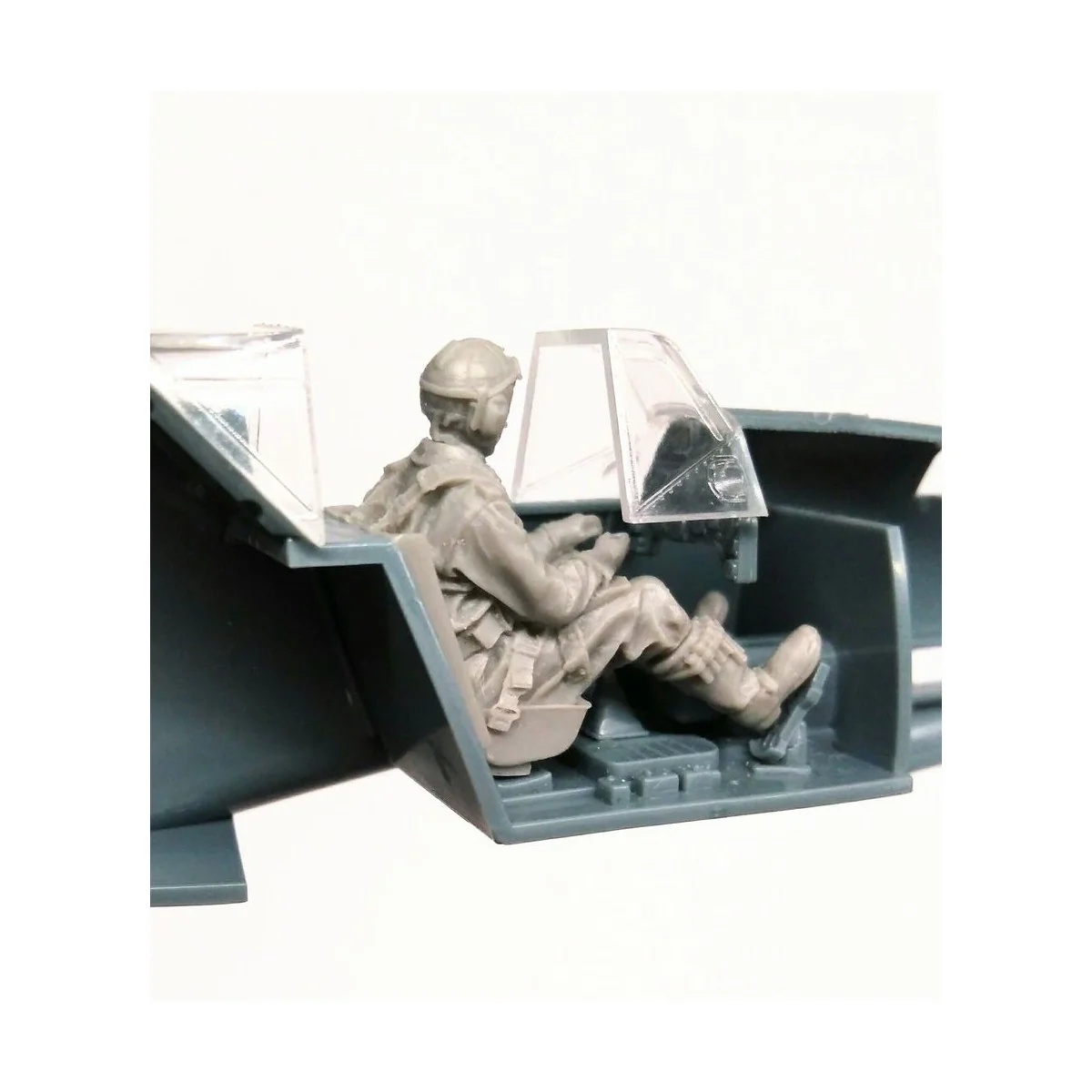 Bf 109G German Pilot, seated (for Eduard kits), 1/48 - CMK 129-F48368