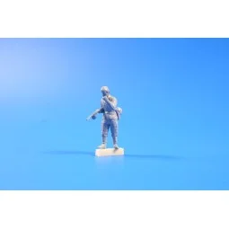 Soviet Soldier with Machinegun (1Fig.) - CMK 129-F35225