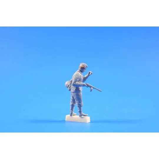 Soviet Soldier with Machinegun (1Fig.), 1/35 - CMK 129-F35225 Soviet Soldier with Machinegun (1Fig.), 1/35 - CMK 129-F35225