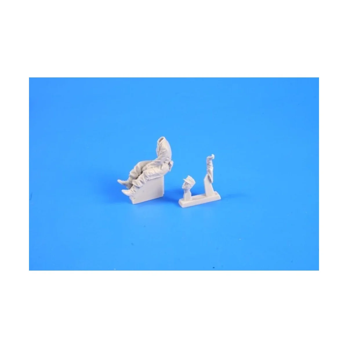 WW II German Hetzer Crewmember - CMK 129-F35261