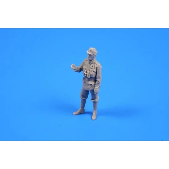 Austro-Hungarian WW I Officer, 1/35 - CMK 129-F35285