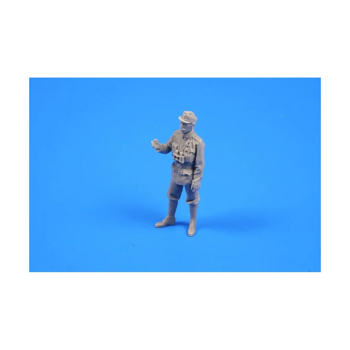 Austro-Hungarian WW I Officer, 1/35 - CMK 129-F35285