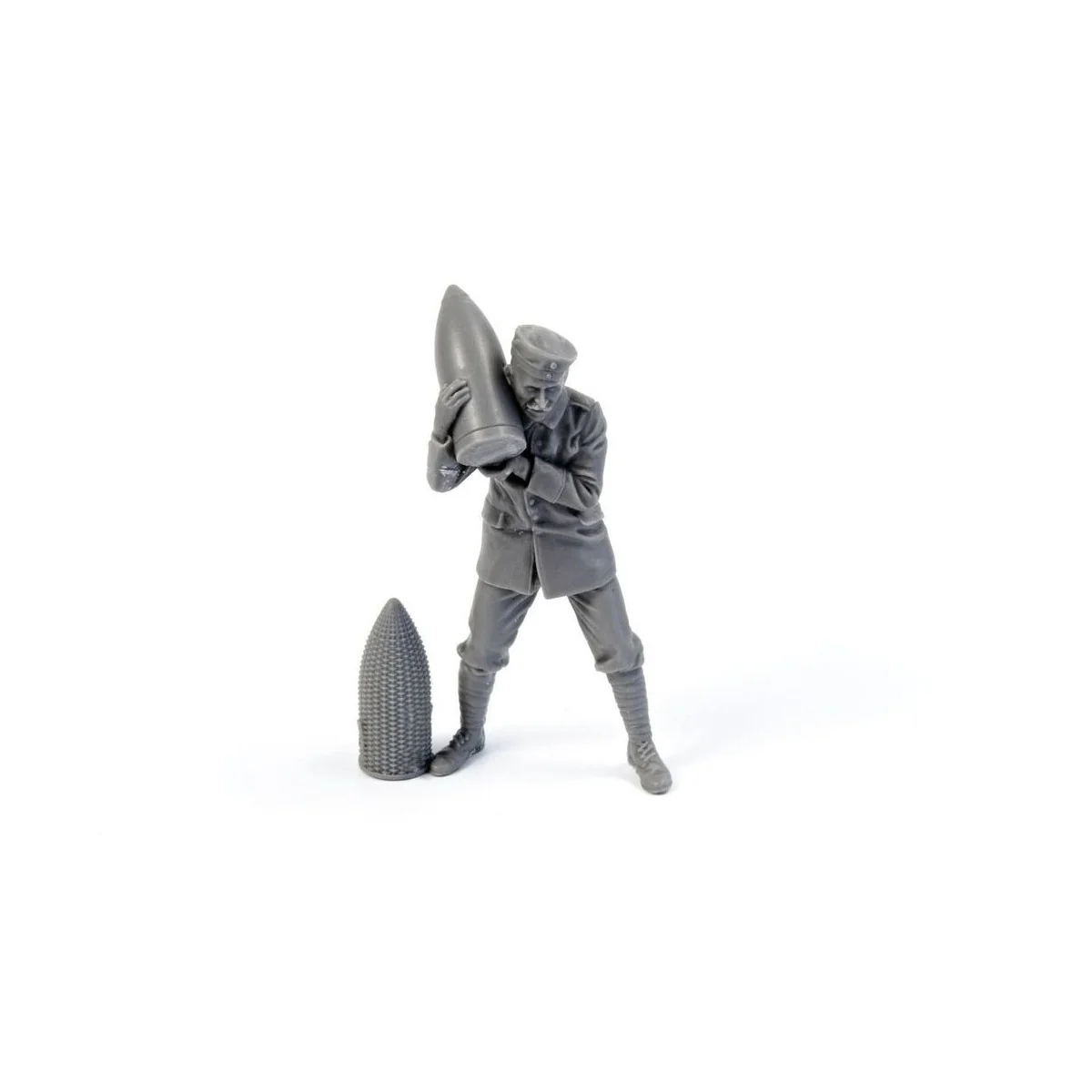 German WWI Minenwerfer Crewmember Loading Shell, 1/35 - CMK 129-F35342