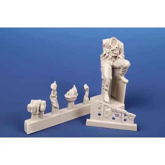 German Infantryman Carried on Hetzer 1944/45, 1/35 - CMK 129-F35370