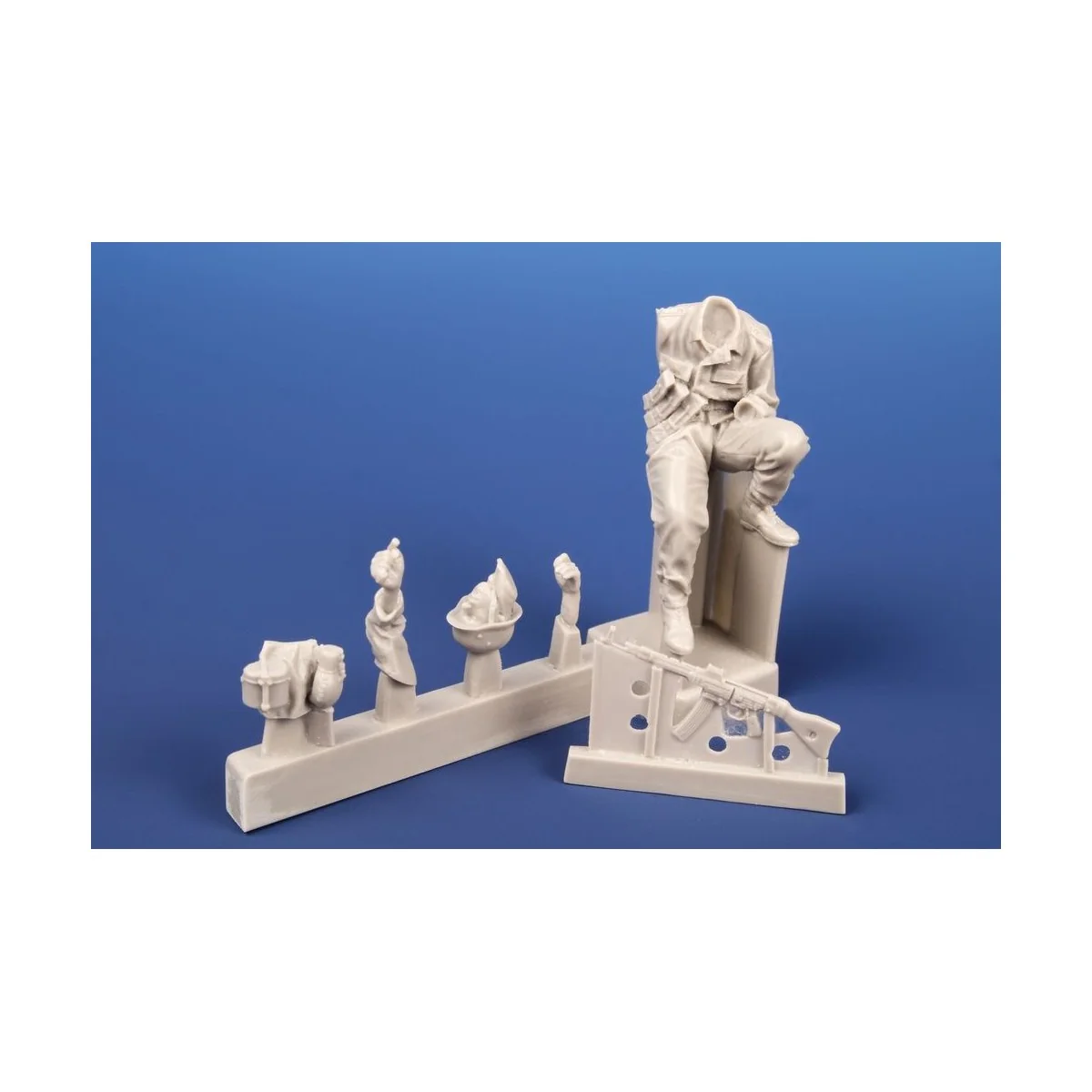 German Infantryman Carried on Hetzer 1944/45, 1/35 - CMK 129-F35370