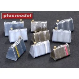 German triangular canisters, 1/35 - Plus model DP3007