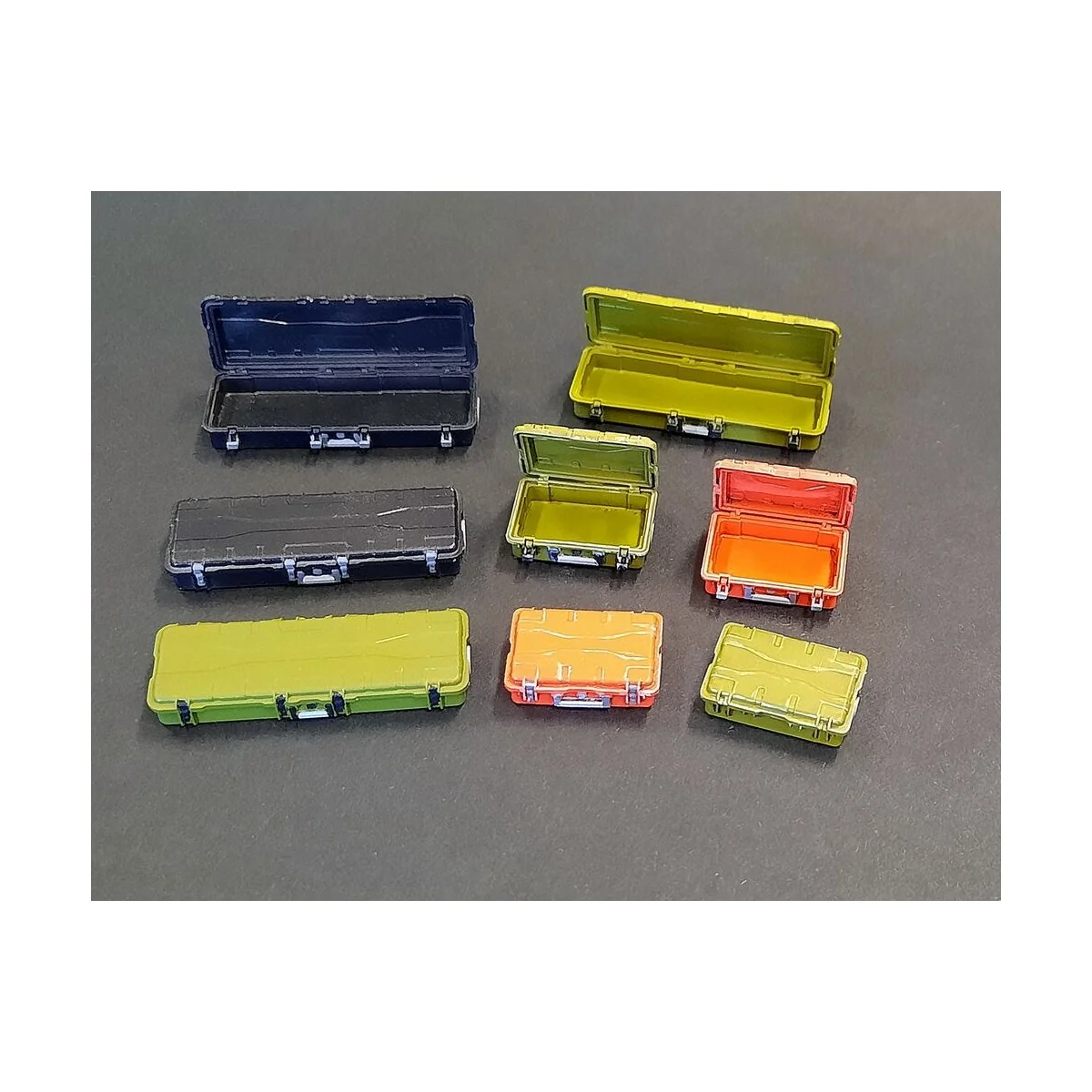 Tool boxes low, 1/35 - Plus model DP3022 Tool boxes low, 1/35 - Plus model DP3022