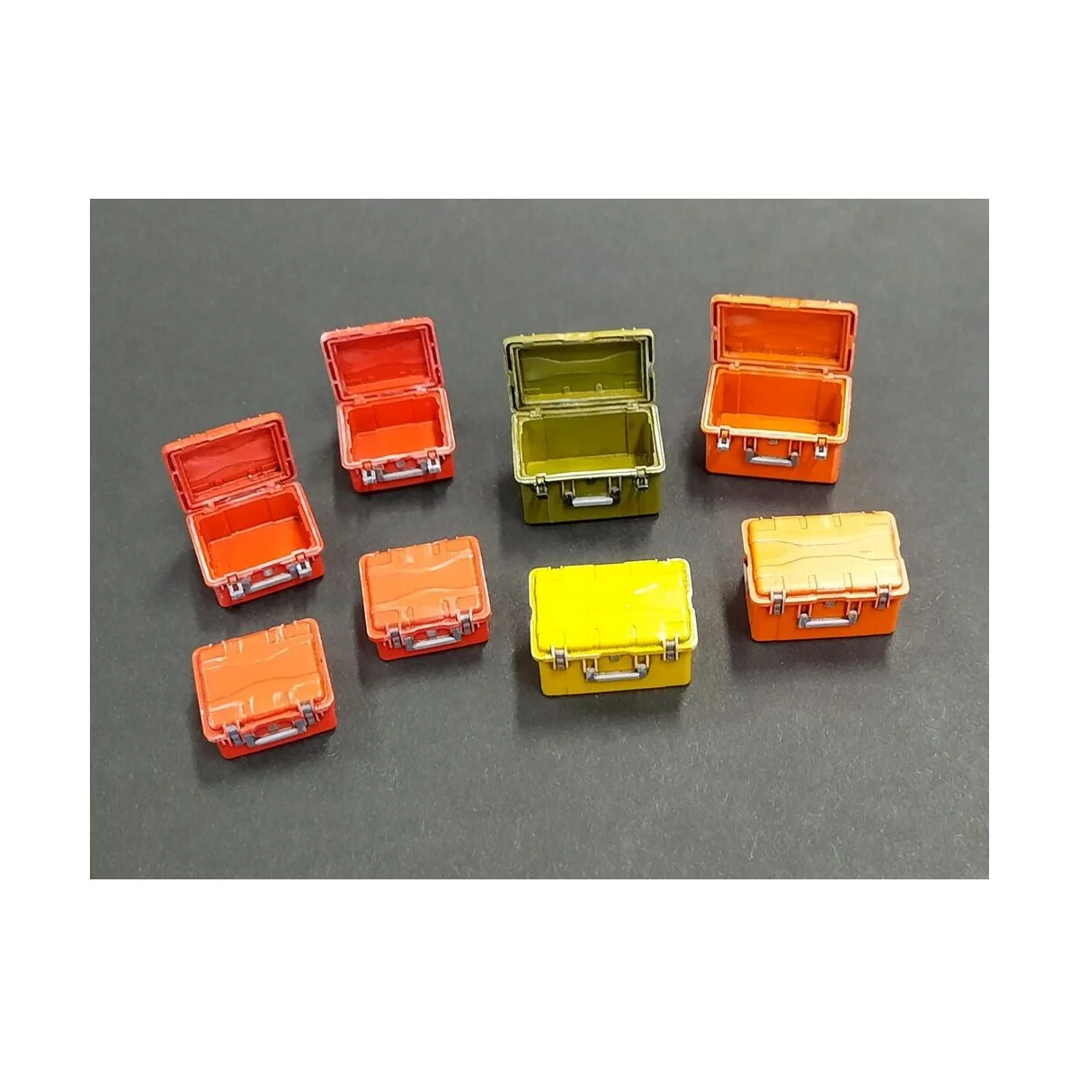 Tool boxes high, 1/35 - Plus model DP3023