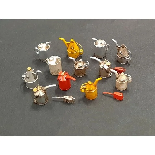 Oil canisters, 1/35 - Plus model DP3028