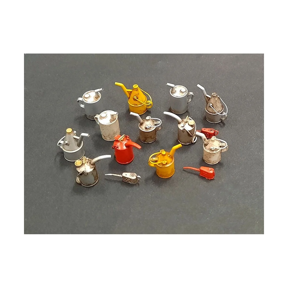 Oil canisters, 1/35 - Plus model DP3028