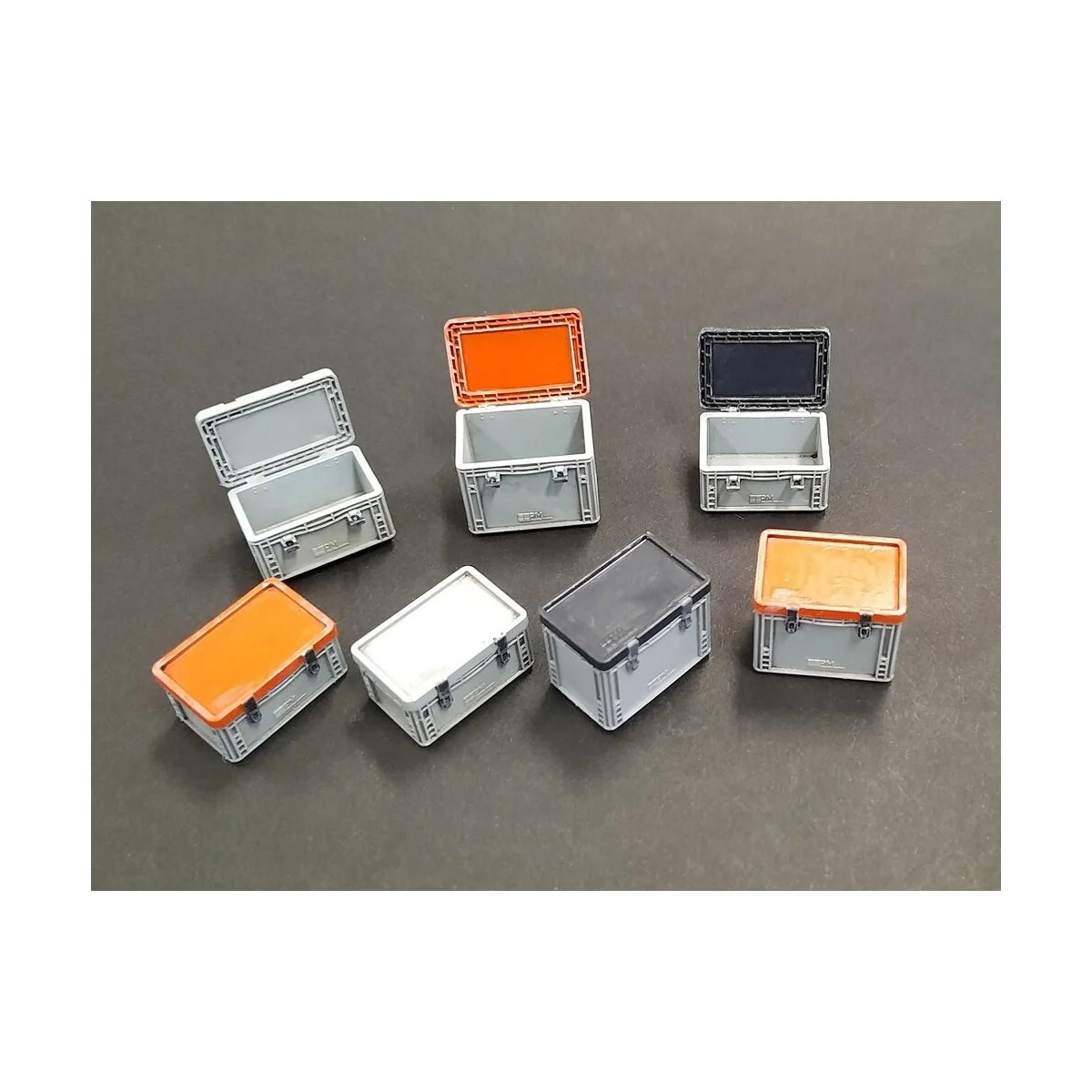 Universal plastic boxes, 1/35 - Plus model DP3029 Universal plastic boxes, 1/35 - Plus model DP3029