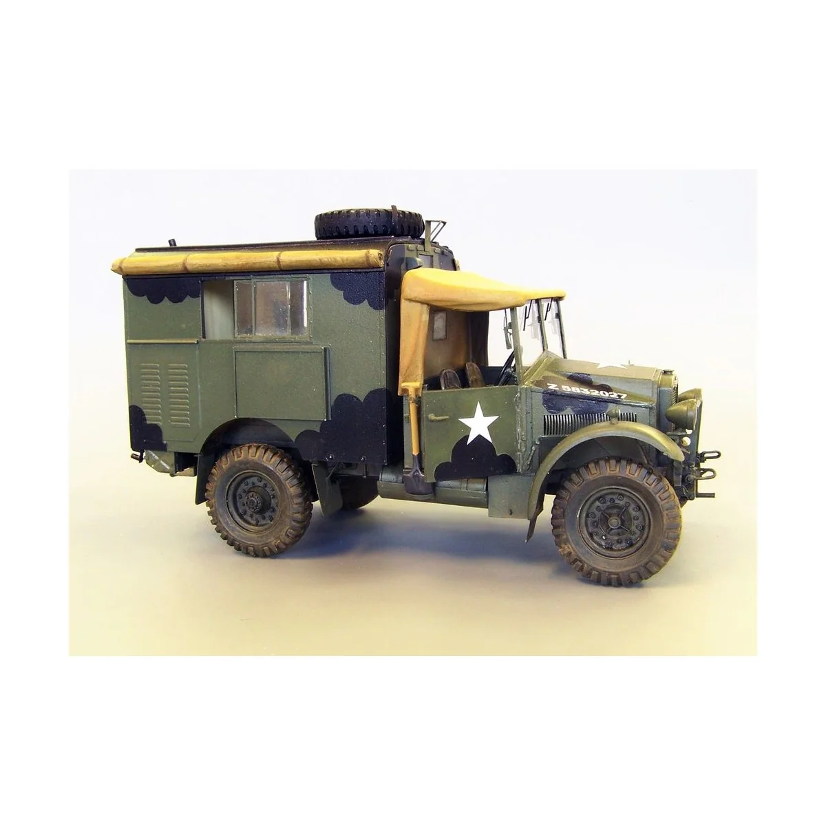 Morris CS8 with body MK III, 1/35 - Plus model 441 Morris CS8 with body MK III, 1/35 - Plus model 441