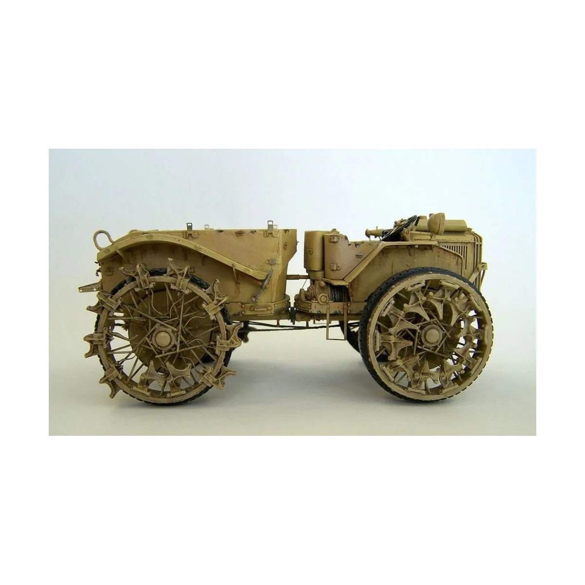 Artillery Tractor Pavesi P4, 1/35 - Plus model 449
