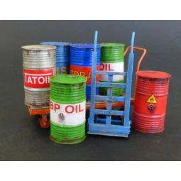 Metal barrels with handcarts, 1/35 - Plus model 482