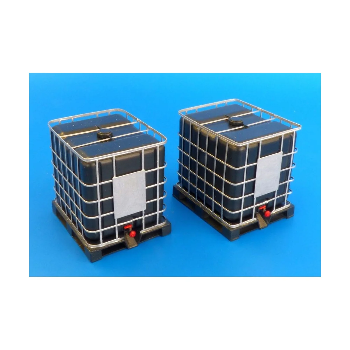 Fluid tank 1000l, 1/35 - Plus model 495 Fluid tank 1000l, 1/35 - Plus model 495