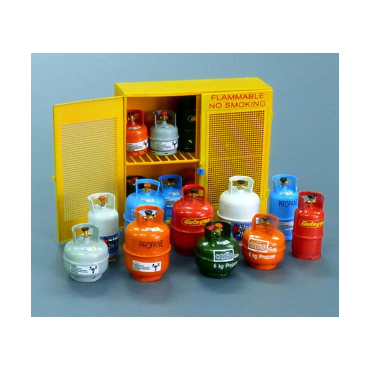 Gas bottles, 1/35 - Plus model 518 Gas bottles, 1/35 - Plus model 518