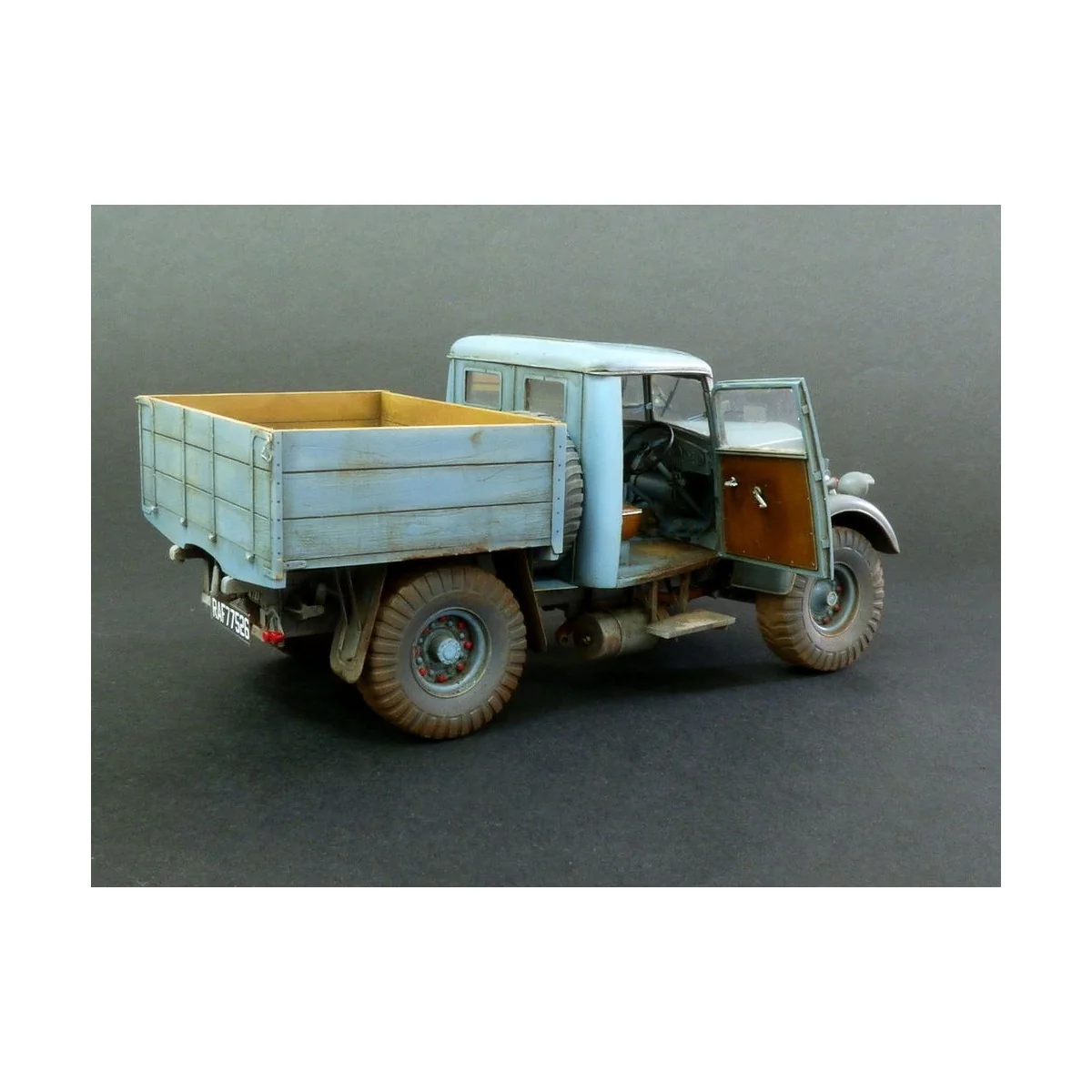 Ford WOT-3 Tructor, 1/35 - Plus model 534 Ford WOT-3 Tructor, 1/35 - Plus model 534