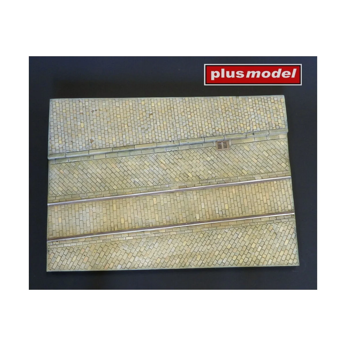 Display base - Cobblestone street wit tram tracks - Plus model 618