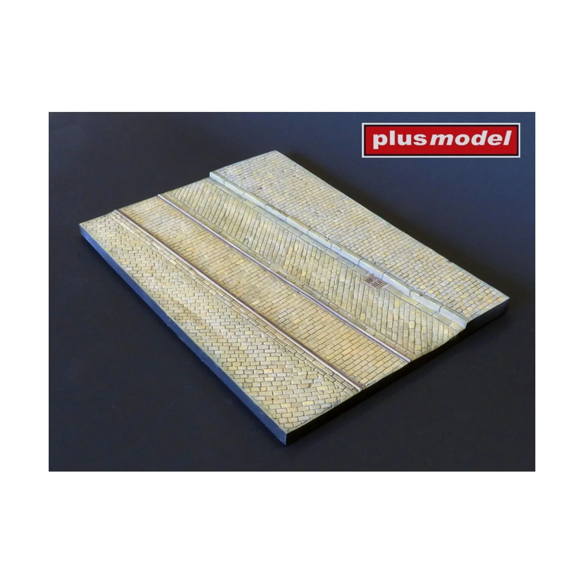 Display base - Cobblestone street wit tram tracks - Plus model 618