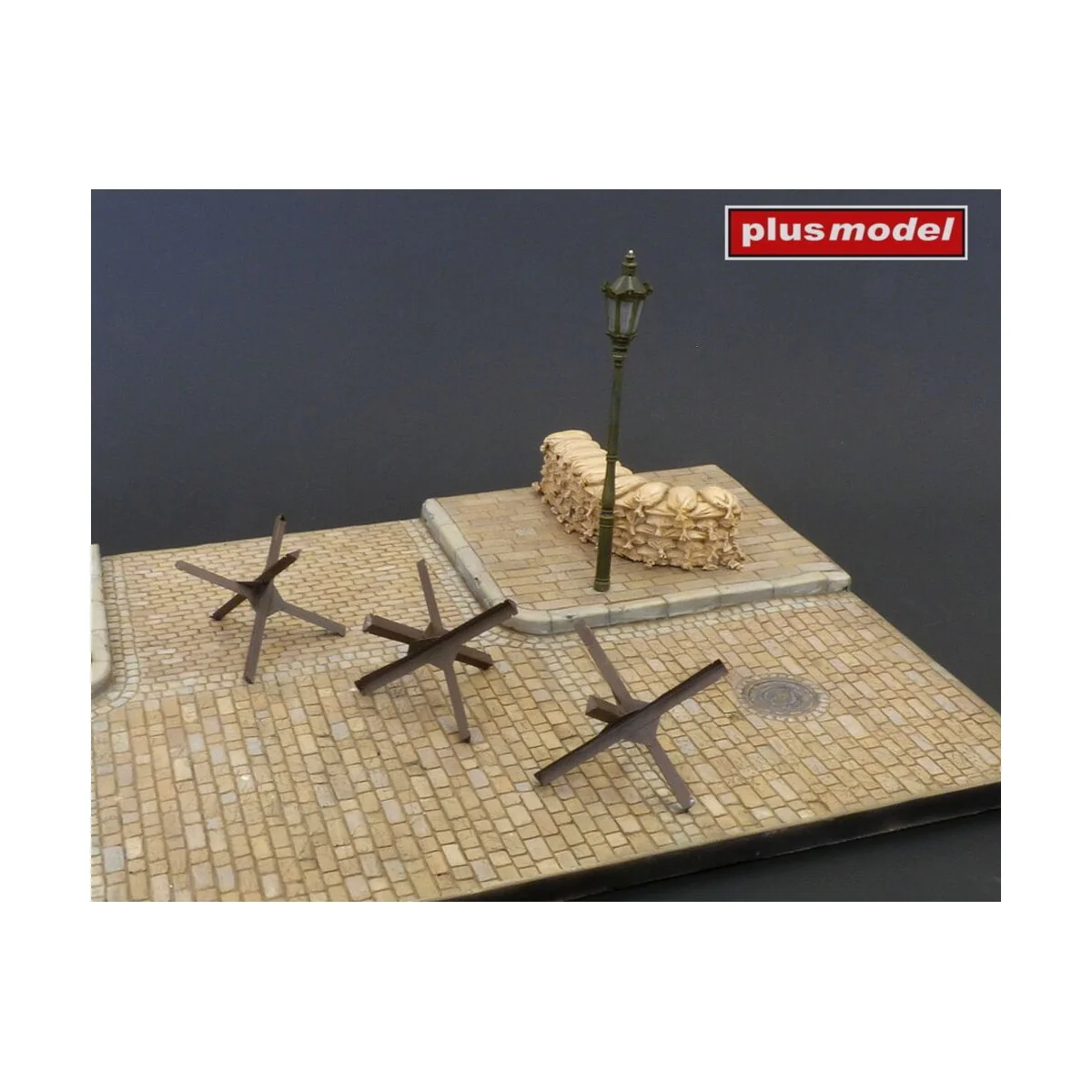 Display base – Cobblestone street intersection, 1/35 - Plus model 619
