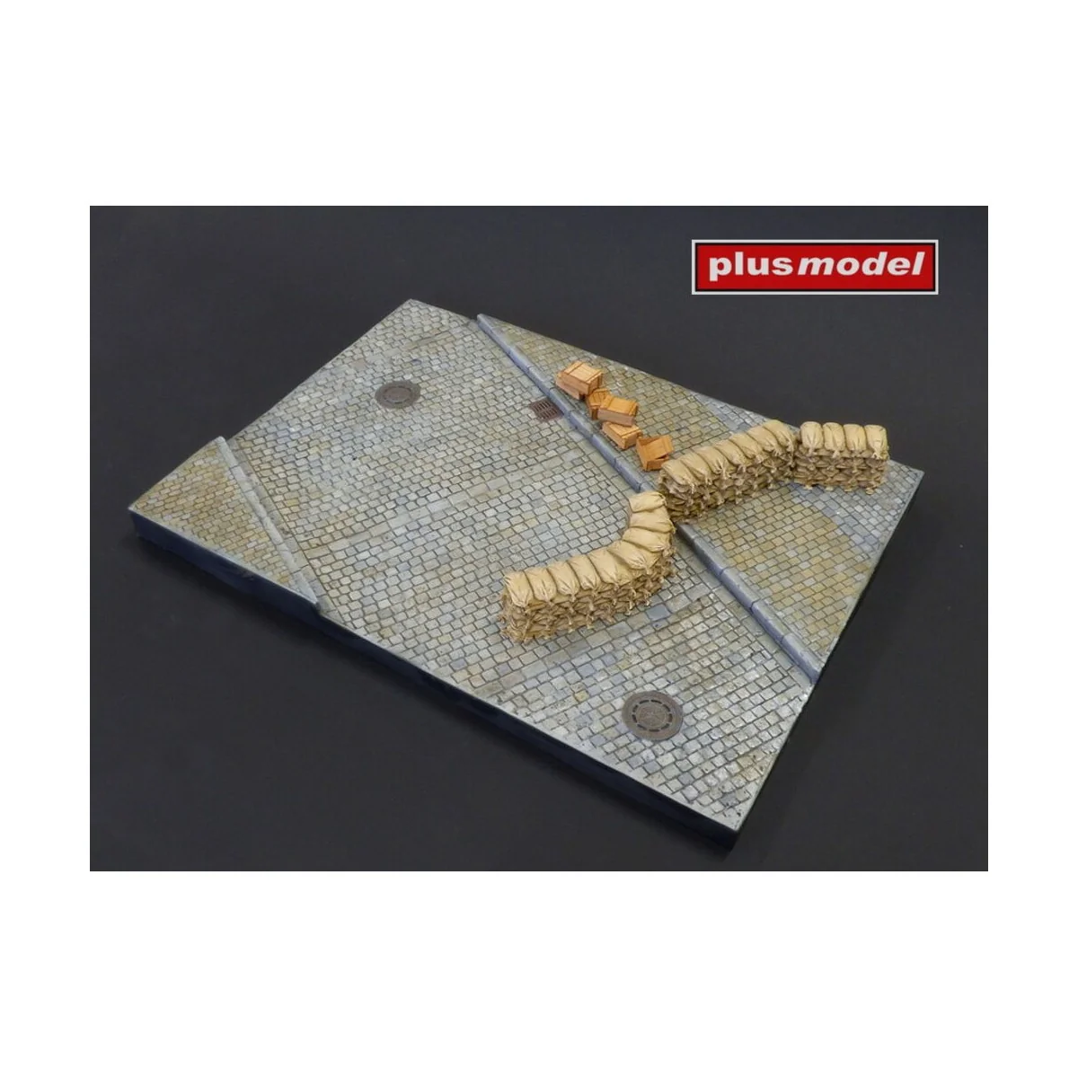 Display base – Cobblestone street with sidewalk - Plus model 620