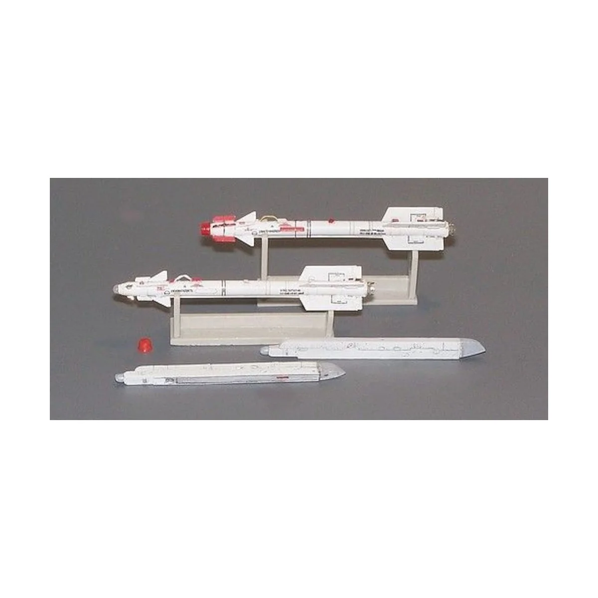 Russisches Geschoss R-73 AA-11 Archer, 1/48 - Plus model AL4009 Russisches Geschoss R-73 AA-11 Archer, 1/48 - Plus model AL4009