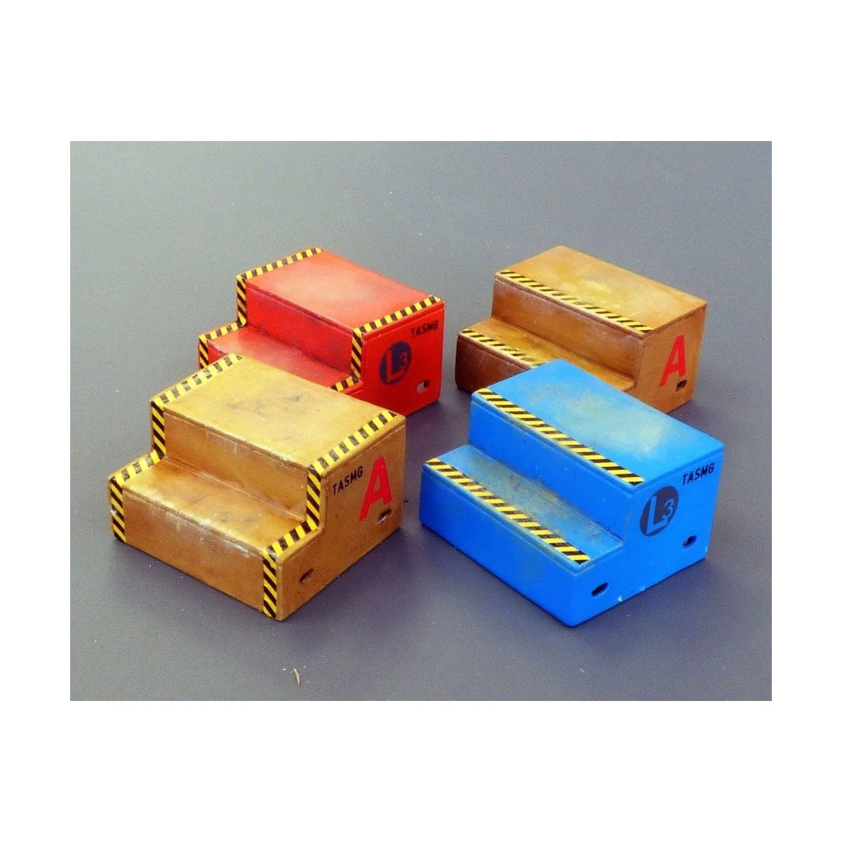 Maintenance steps, 1/48 - Plus model AL4071 Maintenance steps, 1/48 - Plus model AL4071