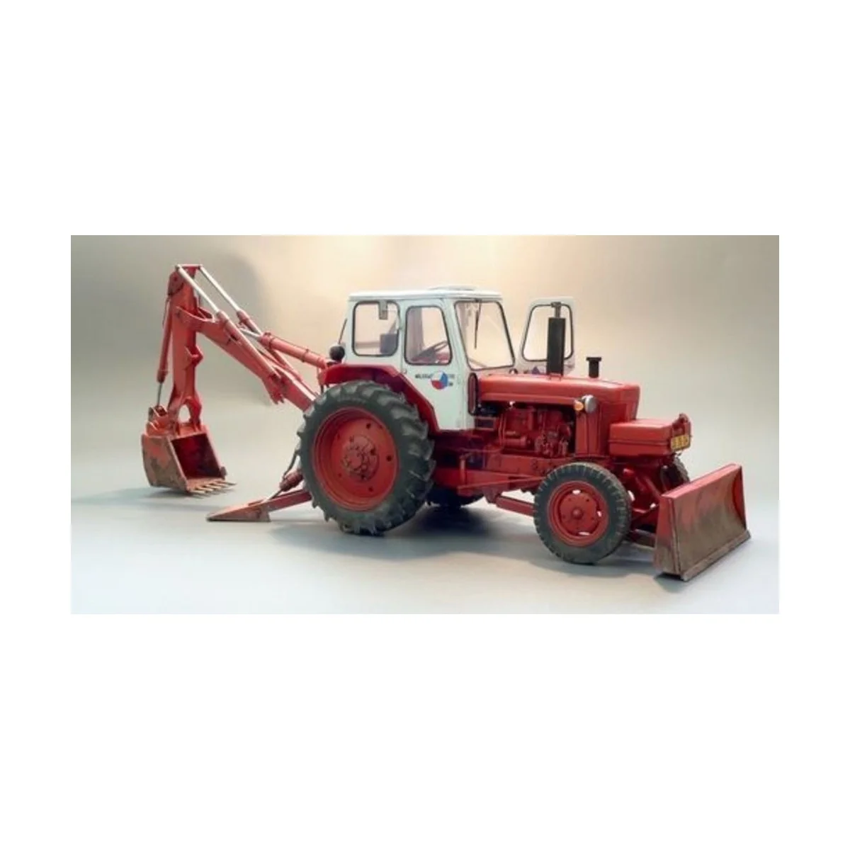 Sowjetische Planierraupe/Trecker Belarus, 1/35 - Plus model 338 Sowjetische Planierraupe/Trecker Belarus, 1/35 - Plus model 338