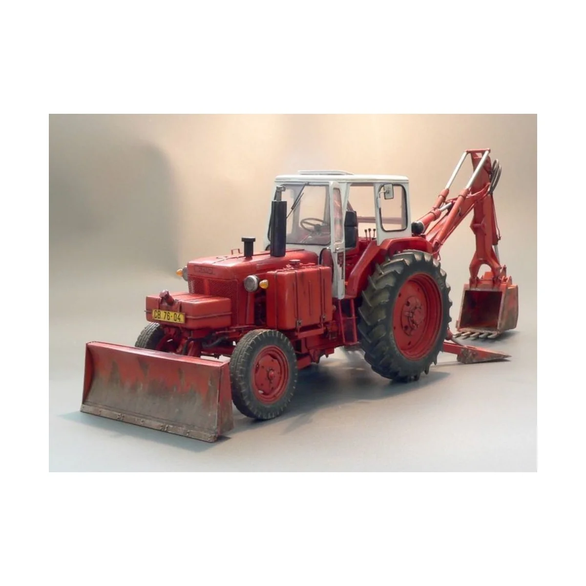 Sowjetische Planierraupe/Trecker Belarus, 1/35 - Plus model 338 Sowjetische Planierraupe/Trecker Belarus, 1/35 - Plus model 338