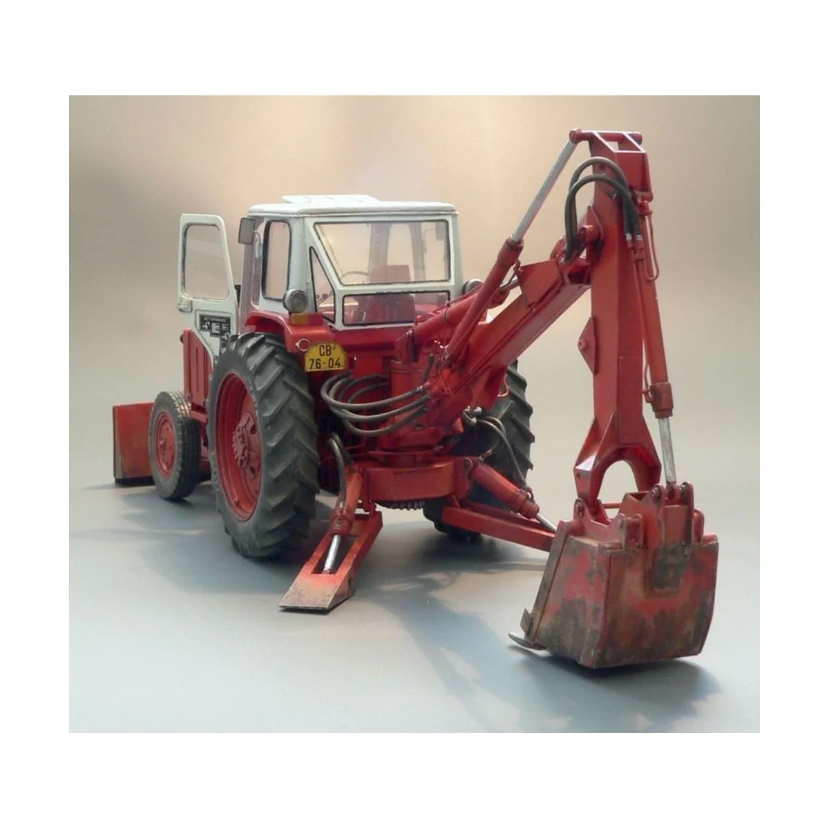 Sowjetische Planierraupe/Trecker Belarus, 1/35 - Plus model 338 Sowjetische Planierraupe/Trecker Belarus, 1/35 - Plus model 338