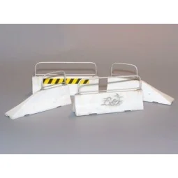 Straßenabsperrungen - lang, 1/35 - Plus model 383