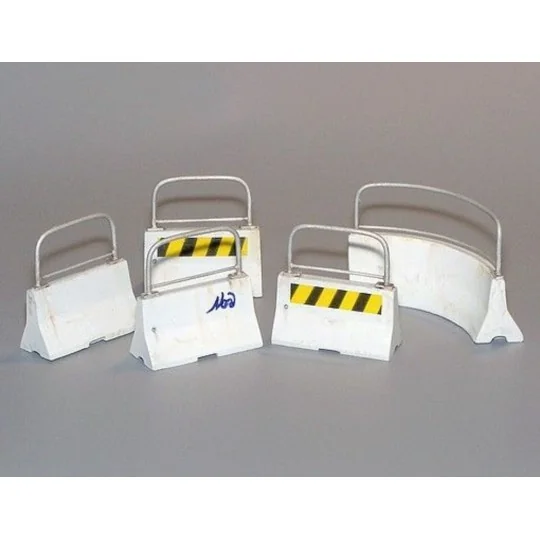 Strassensperren - kurz, 1/35 - Plus model 384 Strassensperren - kurz, 1/35 - Plus model 384