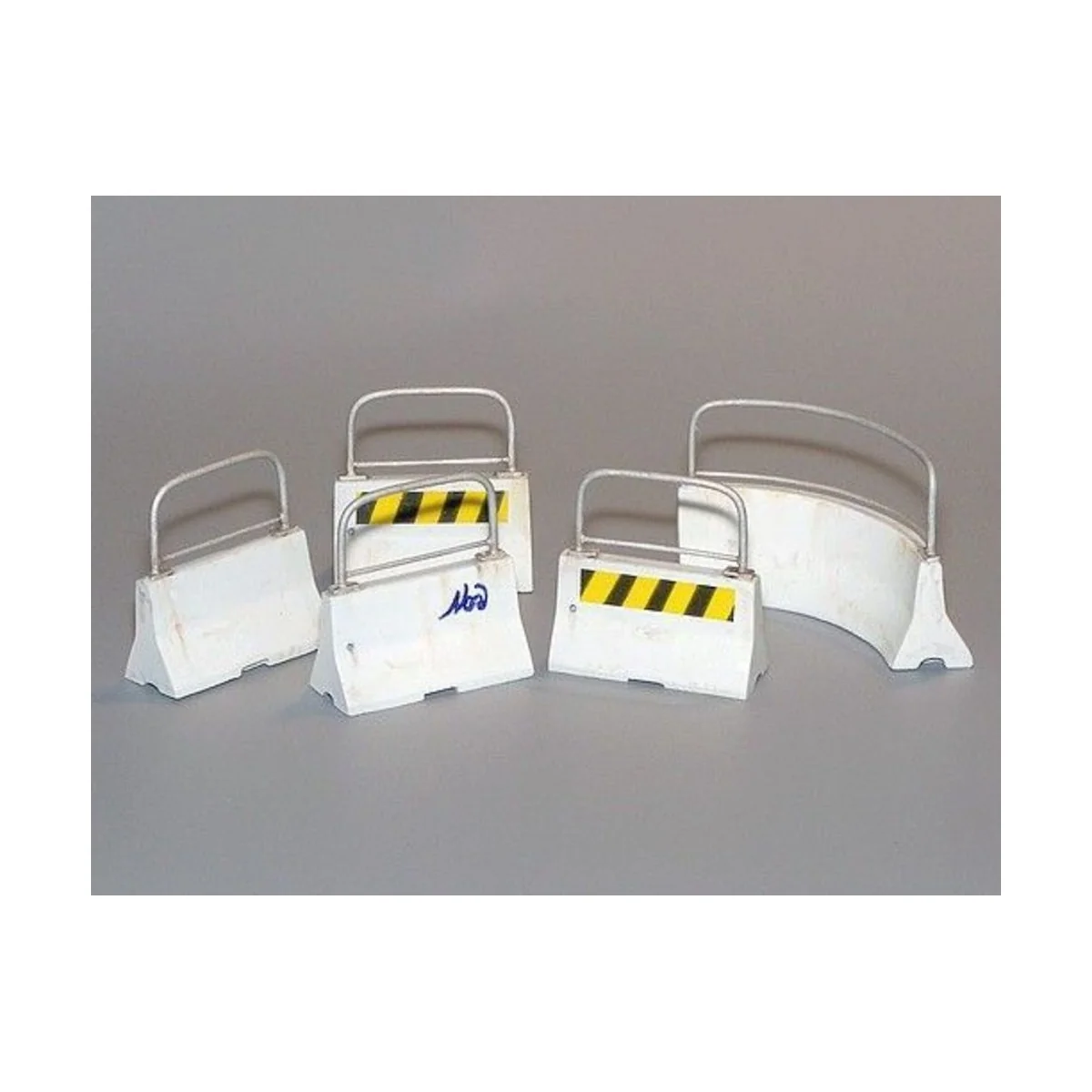 Strassensperren - kurz, 1/35 - Plus model 384 Strassensperren - kurz, 1/35 - Plus model 384