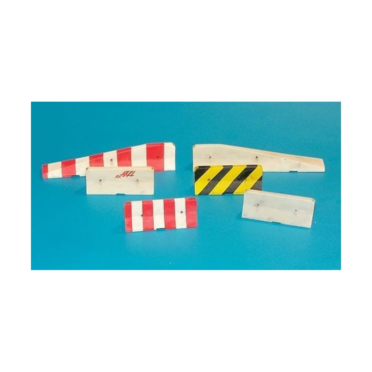 Straßensperren - kurz, 1/48 - Plus model 4043 Straßensperren - kurz, 1/48 - Plus model 4043