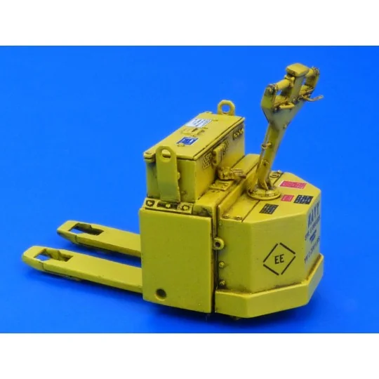 Palet Truck Blue Giant, 1/48 - Plus model 4053