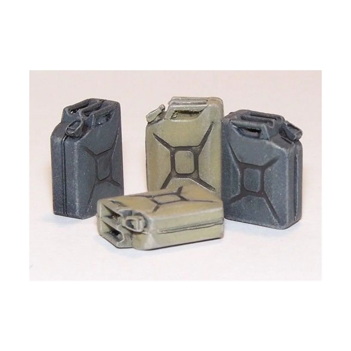 Deutsche Reservekanister, 1/35 - Plus model EL050 Deutsche Reservekanister, 1/35 - Plus model EL050