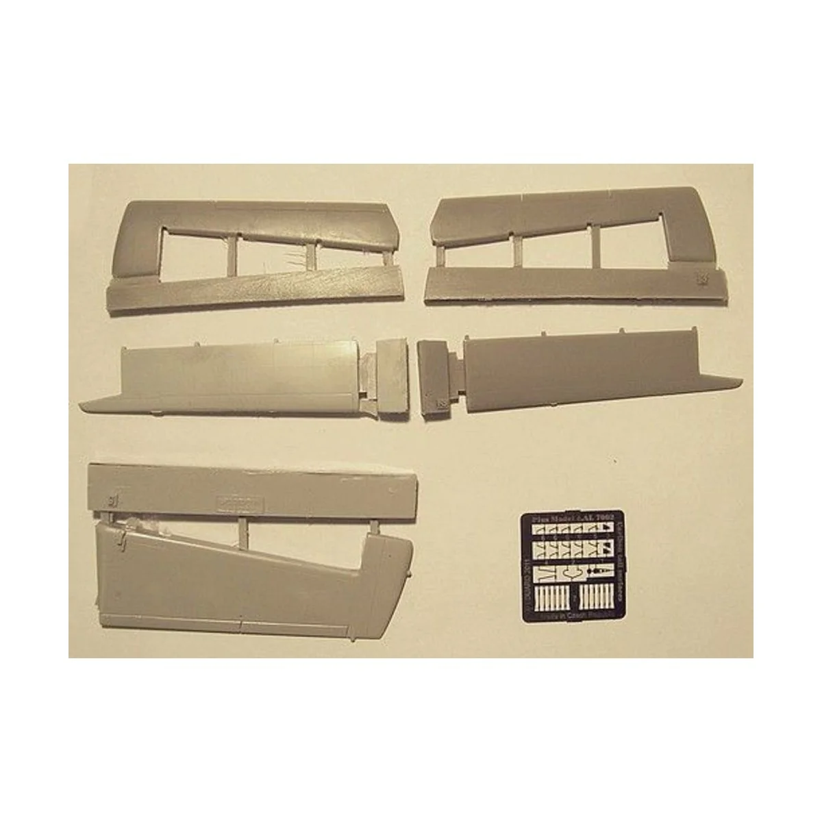 DHC Caribou tail surfaces, 1/72 - Plus model AL7002