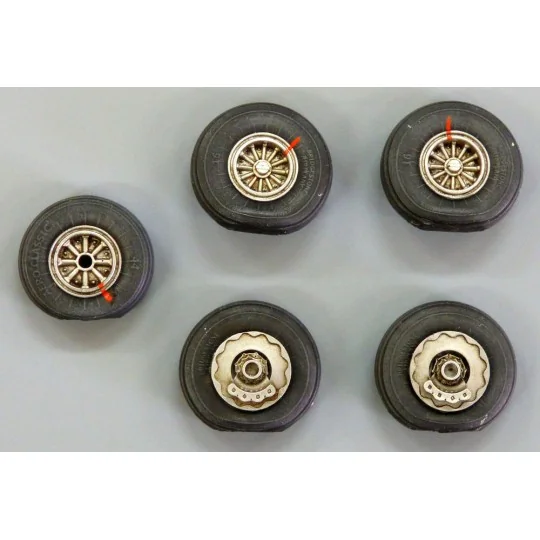 Wheels for DC-6/C-118, 1/72 - Plus model AL7030 Wheels for DC-6/C-118, 1/72 - Plus model AL7030