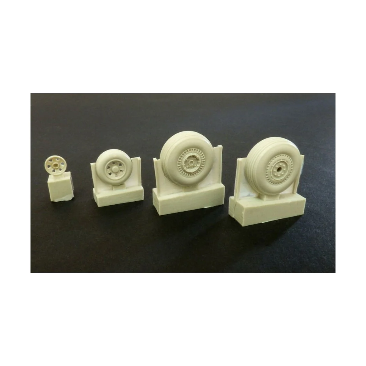 B-26 Marauder late wheels groved, 1/72 - Plus model AL7042