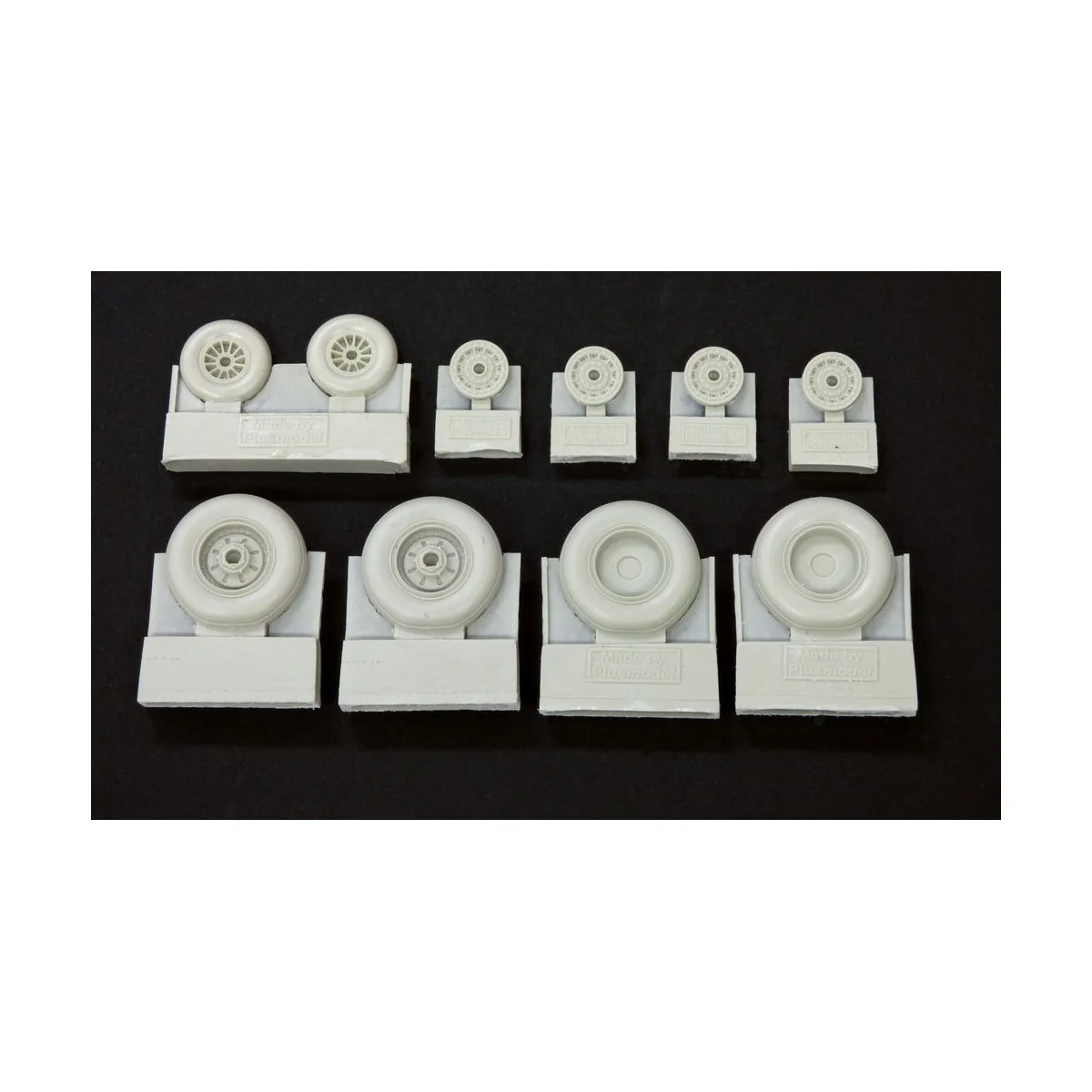 KC-97 Stratotanker wheels, 1/72 - Plus model AL7049