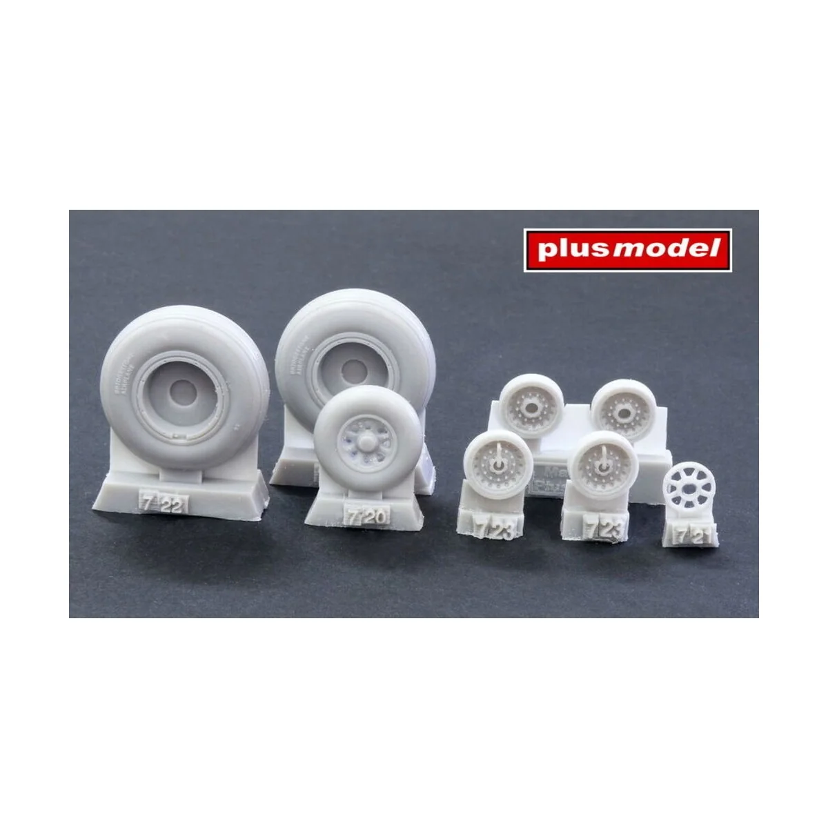 B-24 Liberator wheels groved - Plus model AL7067