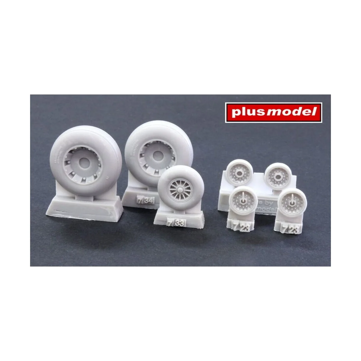 PBY Privateer wheels smooth pattern, 1/72 - Plus model AL7071 PBY Privateer wheels smooth pattern, 1/72 - Plus model AL7071