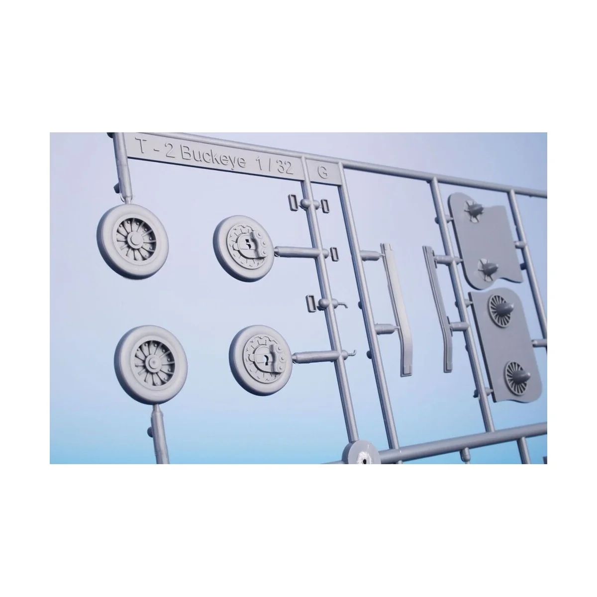 T-2 Buckeye "Camouflaged Trainer" - Special Hobby 100-SH32059