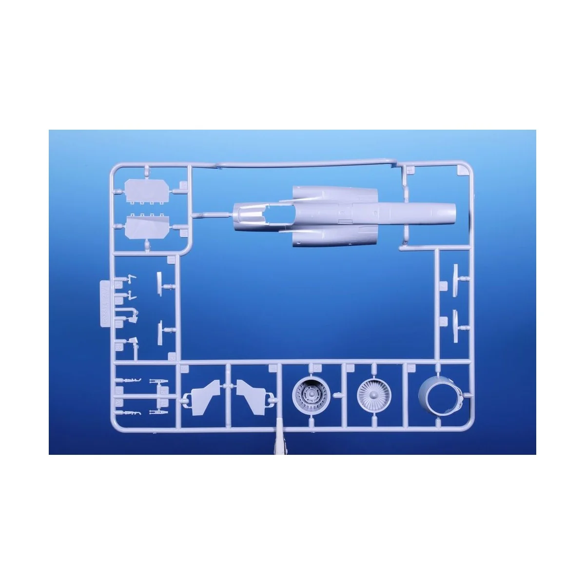 SAAB AJS-37 Viggen ‘Show Must Go On’ - Special Hobby 100-SH72497