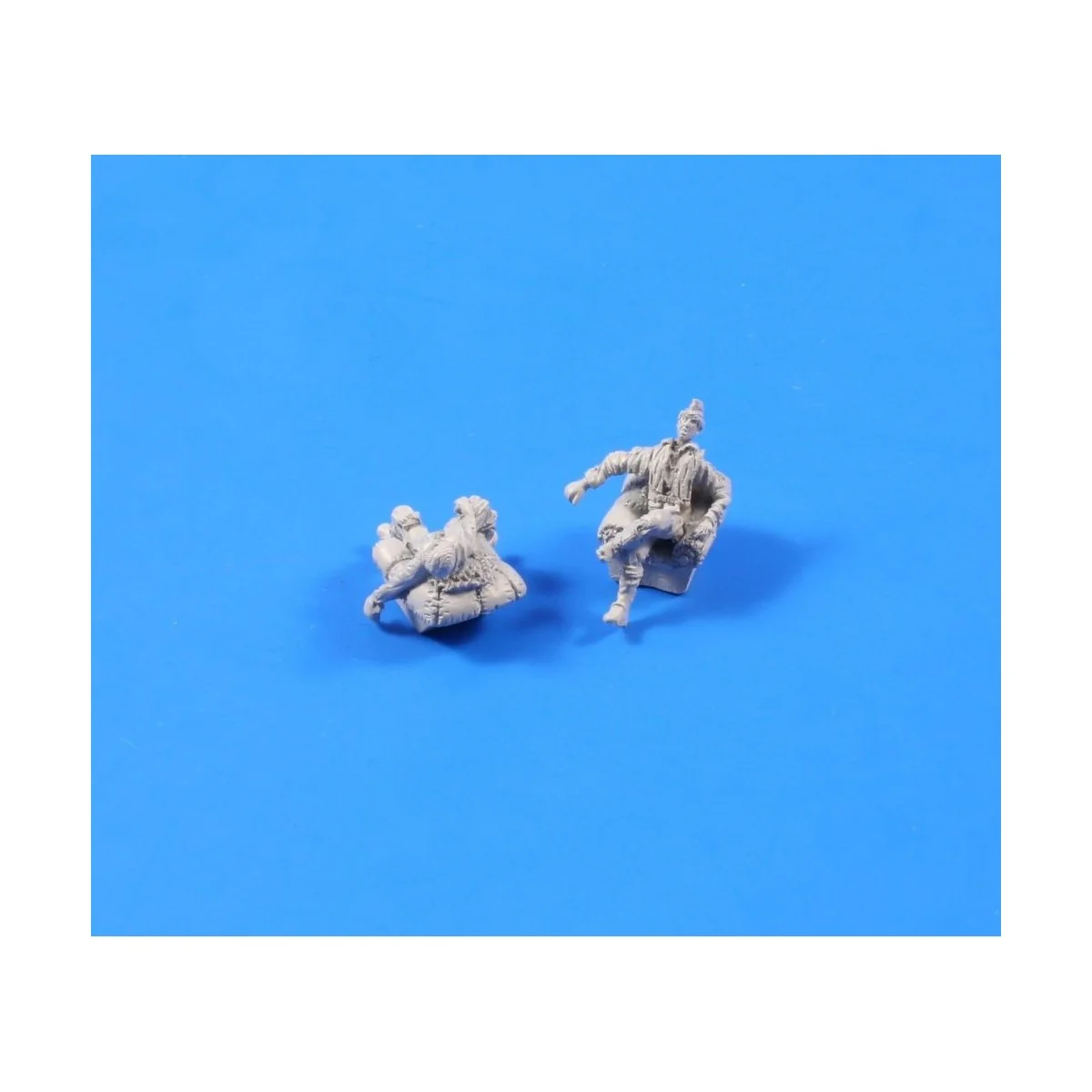 WWII German pilots at rest (2 fig), 1/72 - CMK 129-F72229