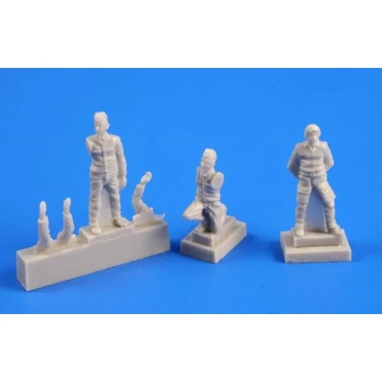 Czechoslovak pilot (1 fig)and mechanic 2, 1/72 - CMK 129-F72247 Czechoslovak pilot (1 fig)and mechanic 2, 1/72 - CMK 129-F72247