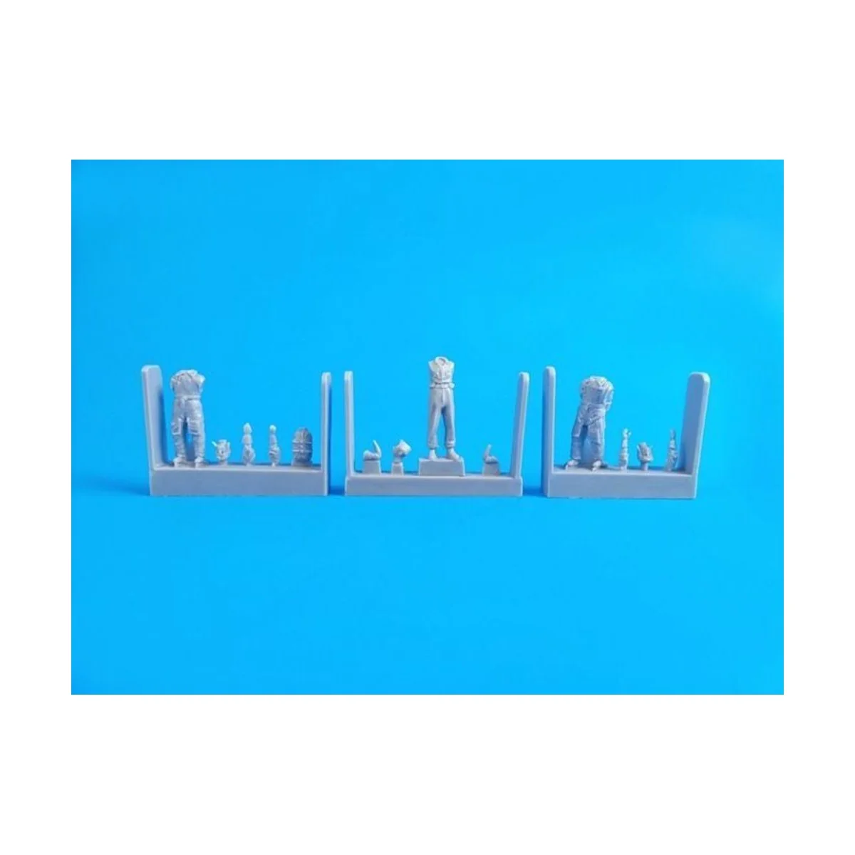 Czechoslovak pre-WWII pilots, (3 fig) - CMK 129-F72325