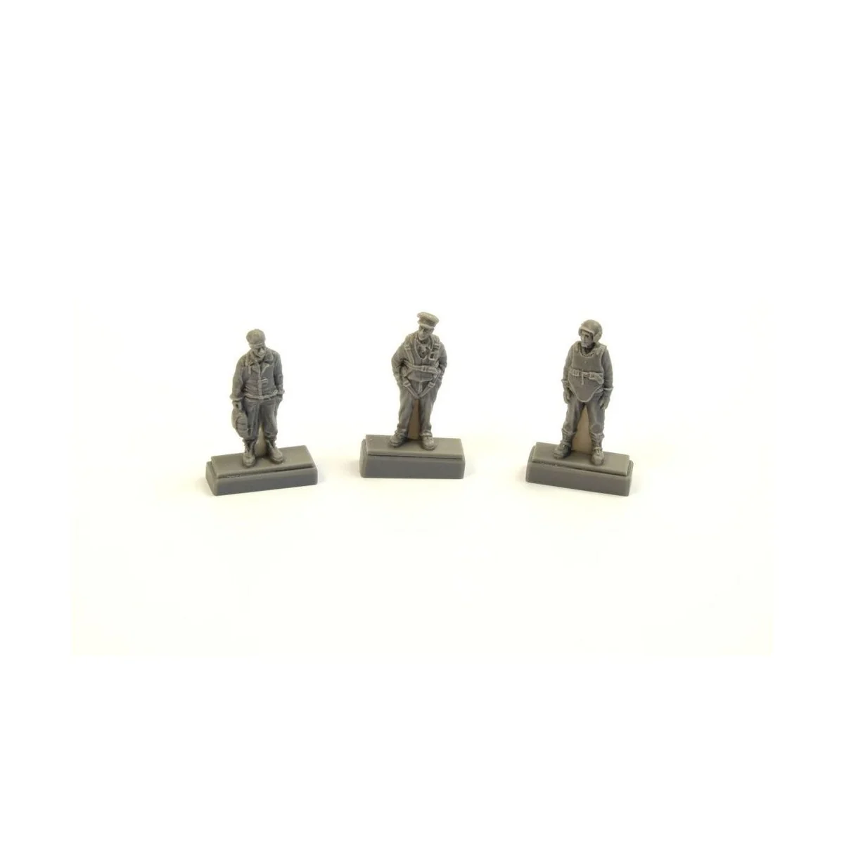 WWII US bomber pilot and two gunners, 1/72 - CMK 129-F72339 WWII US bomber pilot and two gunners, 1/72 - CMK 129-F72339
