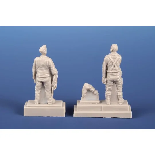 Bf 109E ace A. Galland and mechanic - CMK 129-F72369